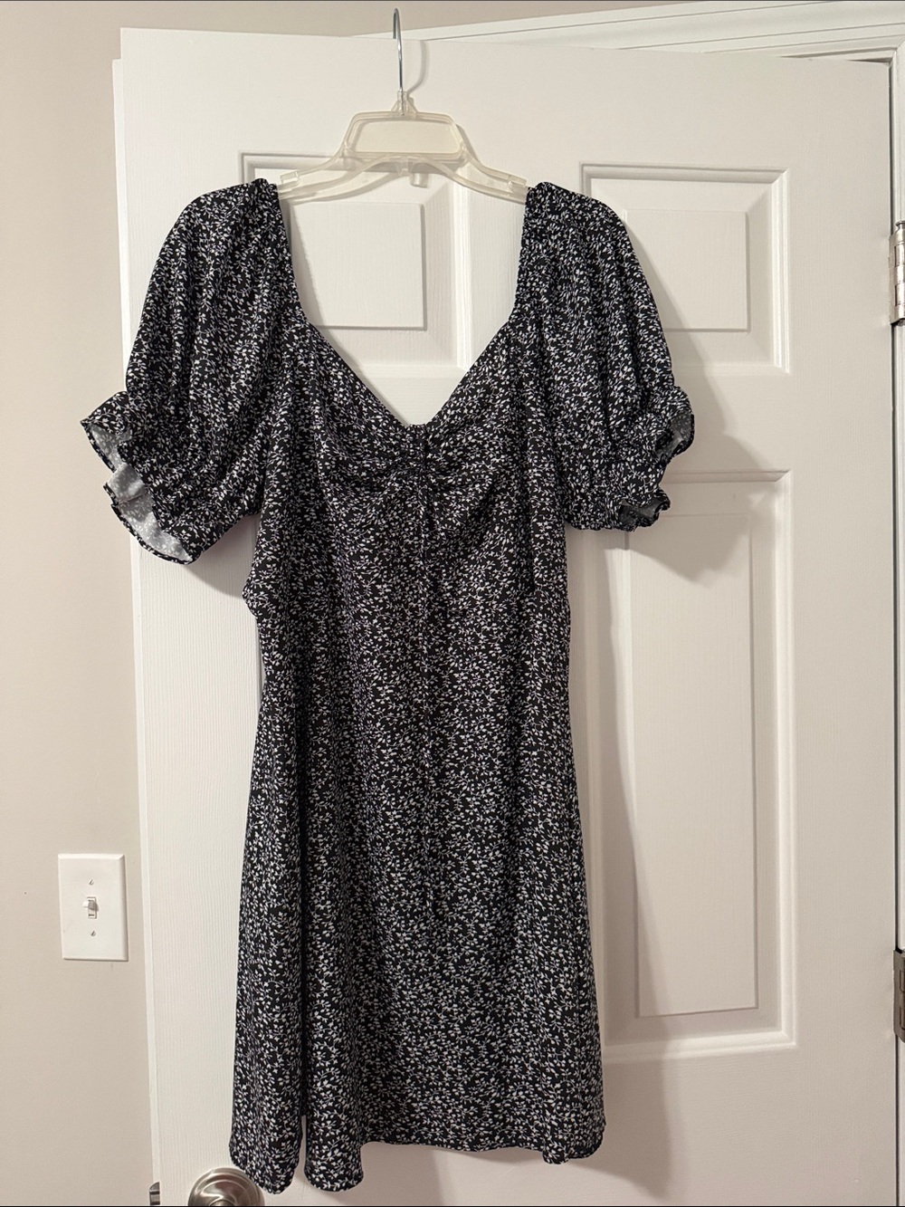 SHEIN Black Floral Puff-Sleeve Mini Dress